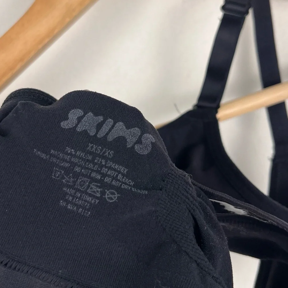 SKIMS BLACK SEAMLESS‎ SCULPT BRALETTE SIZE XXS/XS - Picture 6 of 7
